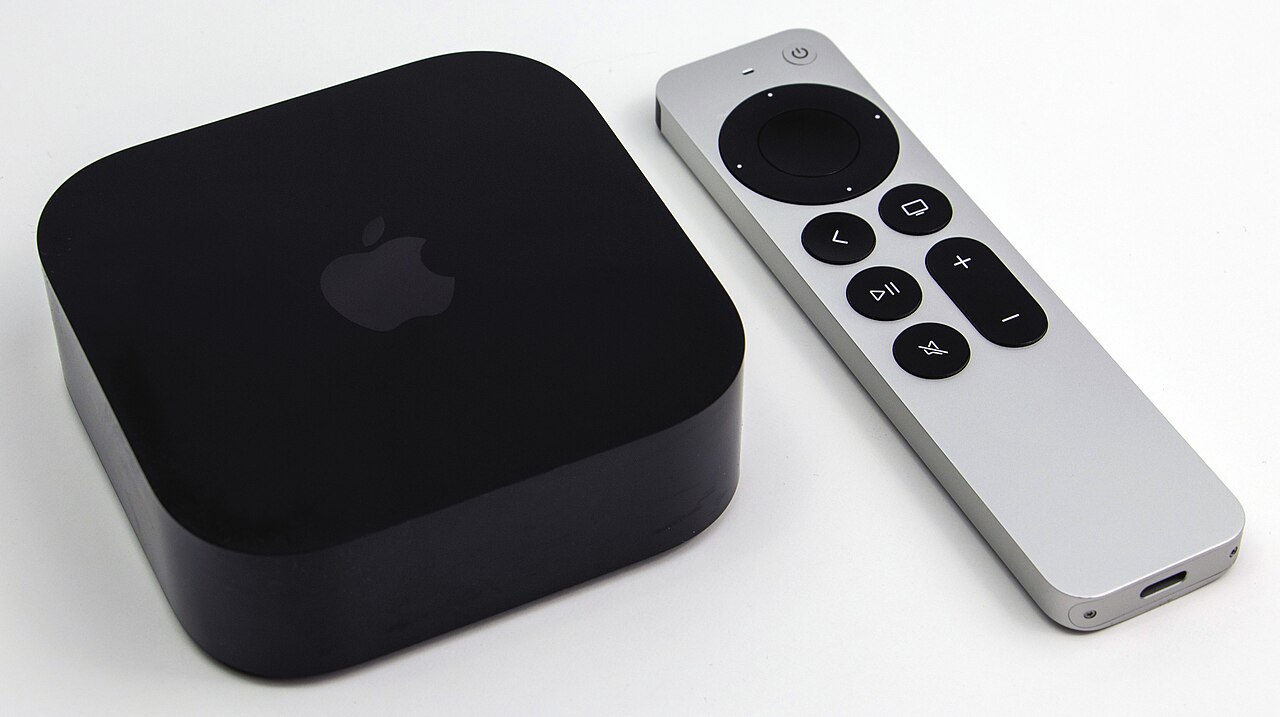 ภาพประกอบ: Apple TV 4K (3rd Generation, 2022) with Siri Remote (cropped)