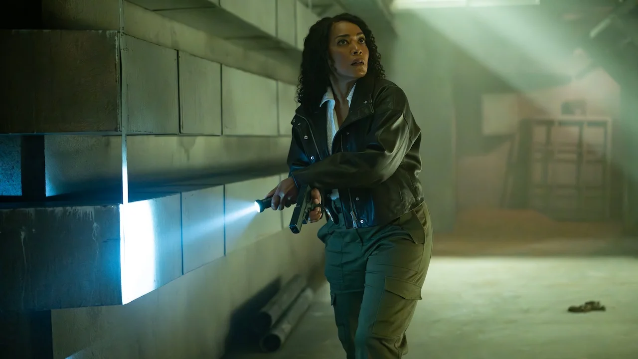 ภาพโปรโมตทางการจาก Hulu (ภาพประชาสัมพันธ์) ผ่าน TheWrap ประกอบข่าว ซีรีส์ 9-1-1 เปิดฉากซีซั่น 10 ด้วยเหตุการณ์หลุมยุบขนาดใหญ่ใจกลางเมืองลอสแอนเจลิส