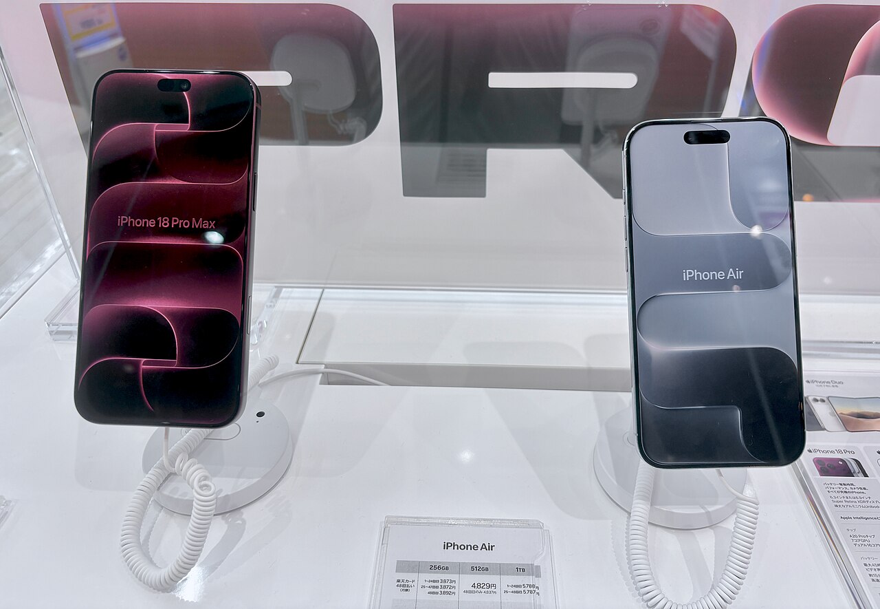 ภาพประกอบ: IPhone 18 Pro Max and iPhone Air