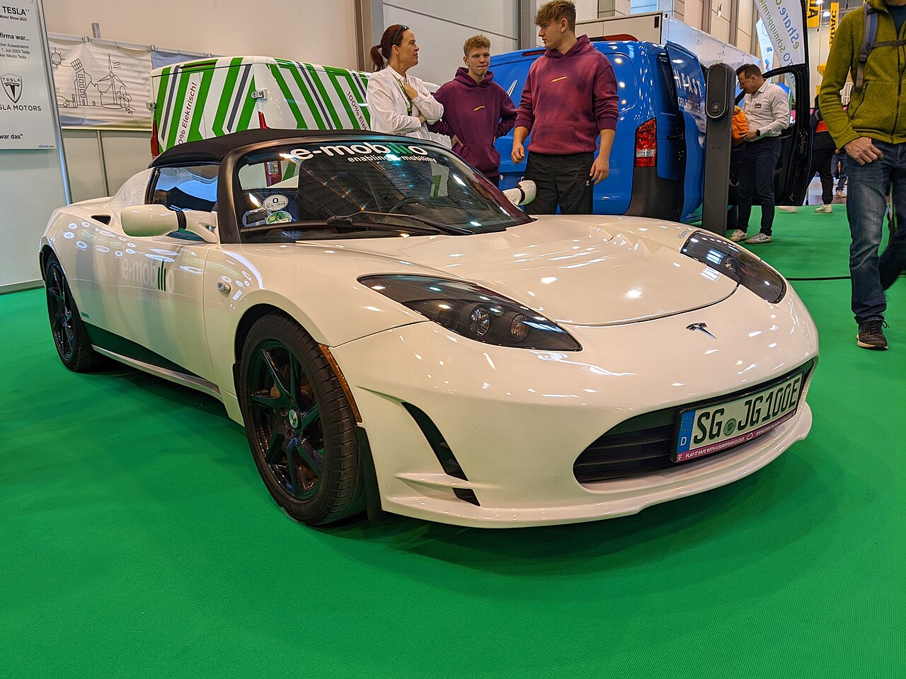 ภาพประกอบ: Tesla Roadster