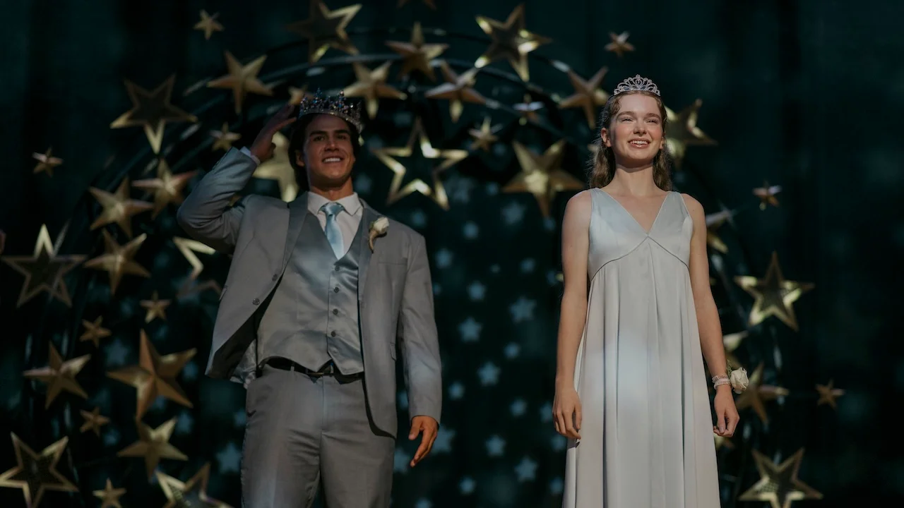 ภาพโปรโมตทางการจาก Prime Video (ภาพประชาสัมพันธ์) ผ่าน TheWrap ประกอบข่าว Carrie ขึ้นอันดับ 1 ชาร์ตสตรีมมิง Nielsen ยอดดู 1,260 ล้านนาทีใน 5 วัน
