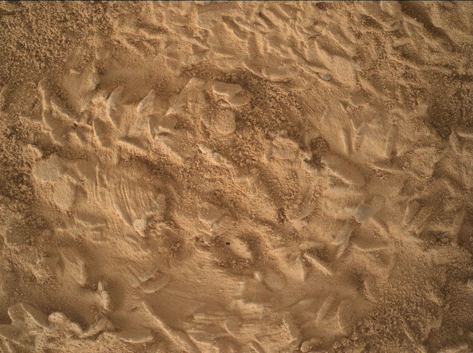 ภาพใกล้ชิดพื้นทรายและหินบนดาวอังคารจาก Curiosity