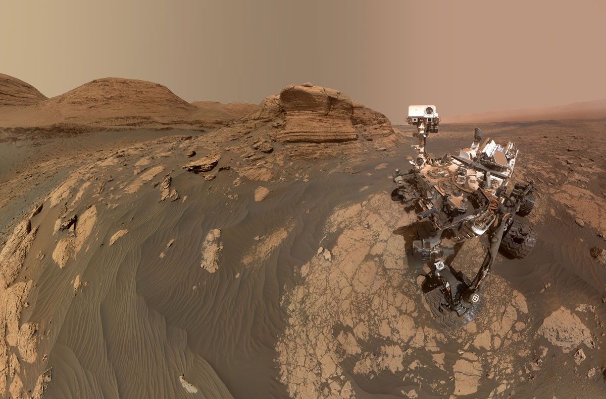 Curiosity ถ่ายเซลฟี่บนพื้นหินดาวอังคาร