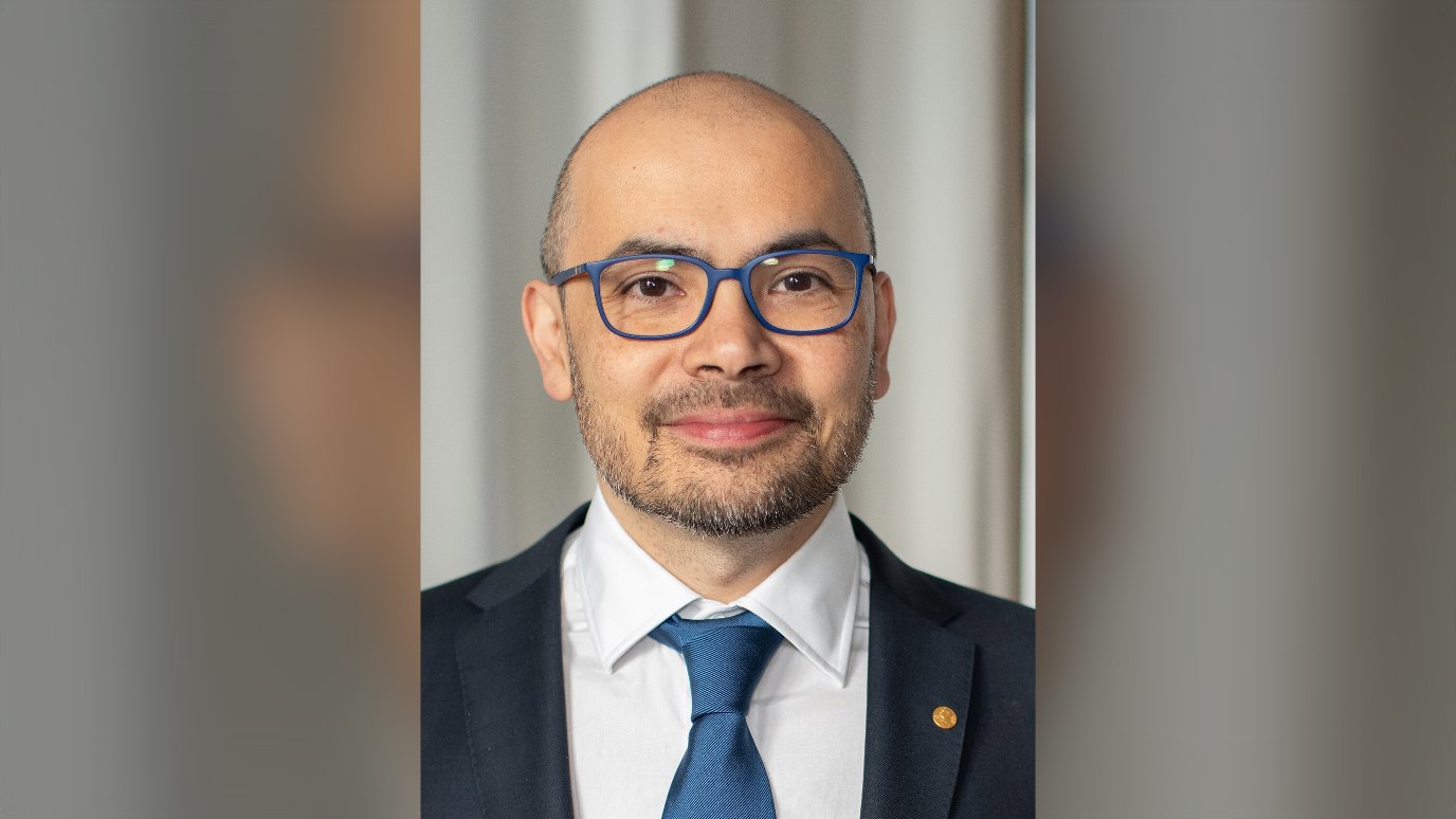 ภาพประกอบ: Demis Hassabis, 2024 Nobel Prize Laureate in Chemistry 7 (cropped)
