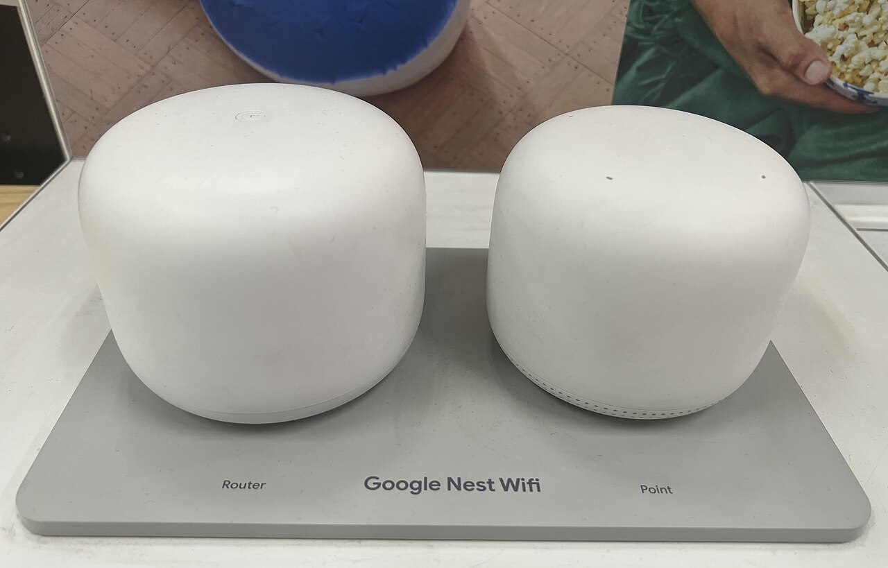 ภาพประกอบ: Google Nest Wifi Router and Point