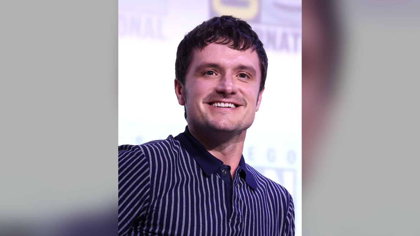 ภาพประกอบ: Josh Hutcherson by Gage Skidmore 2