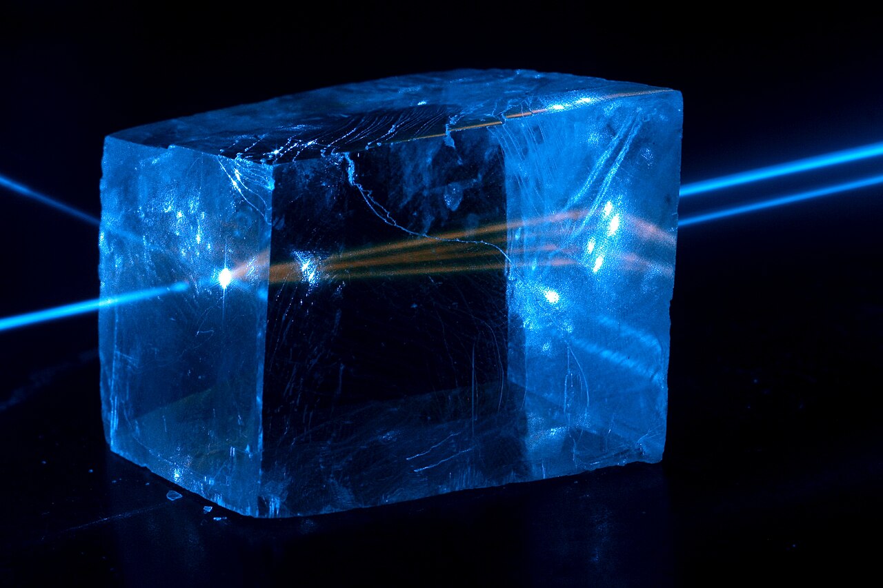 ภาพประกอบ: Fluorescence in calcite
