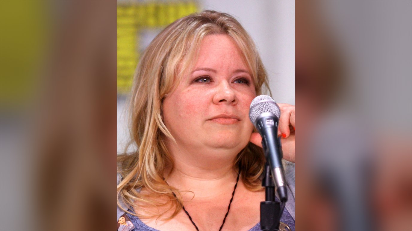 ภาพประกอบ: Julie Plec by Gage Skidmore