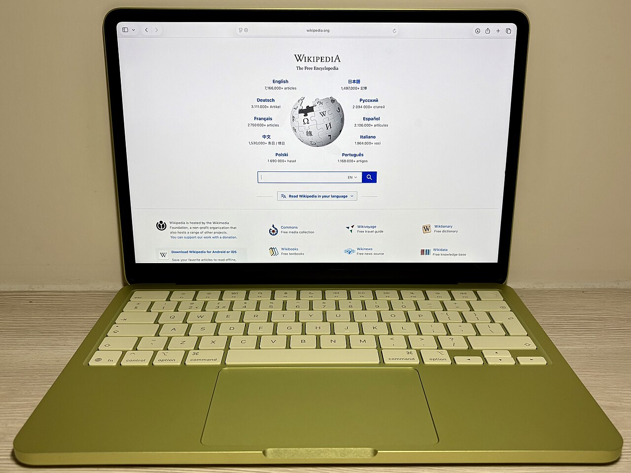 ภาพประกอบ: MacBook Neo in Citrus