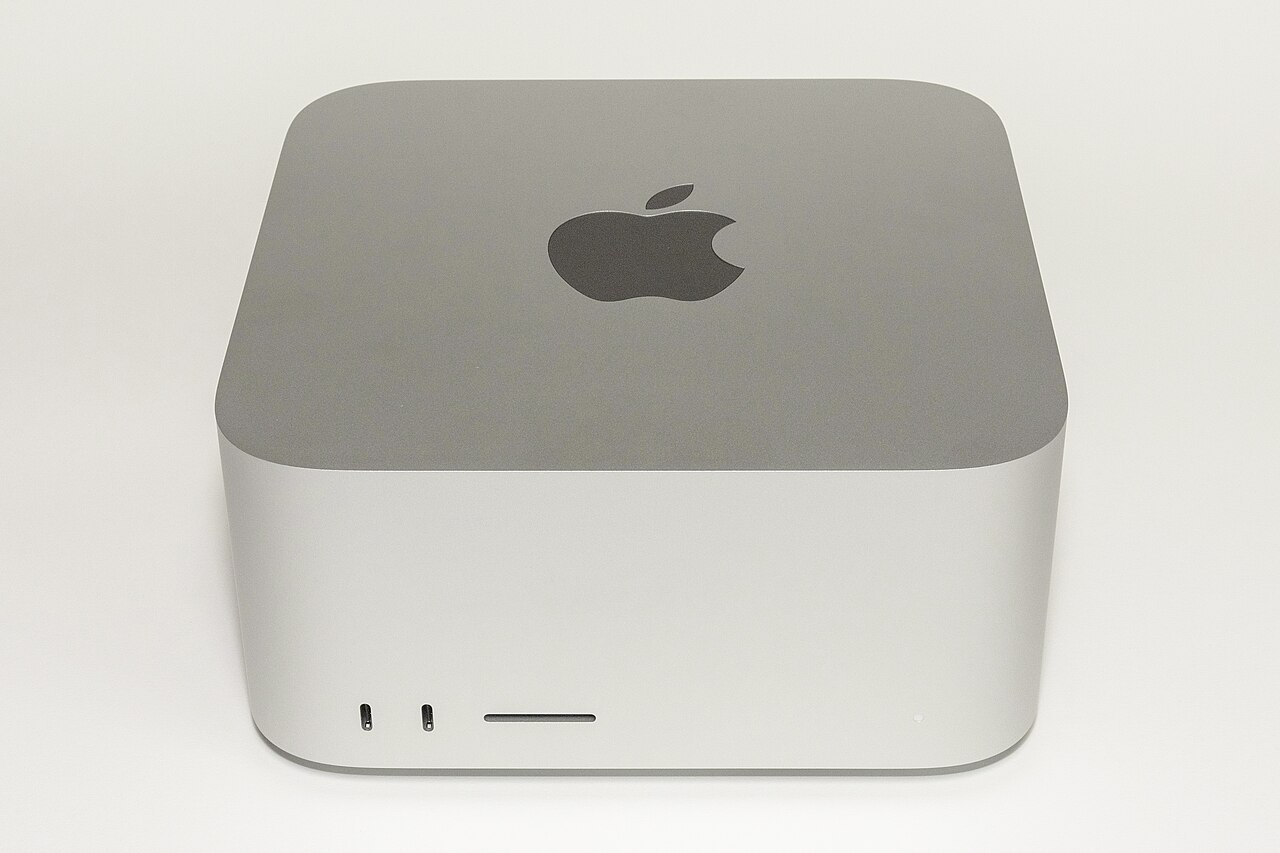 ภาพประกอบ: Mac Studio (2022) front