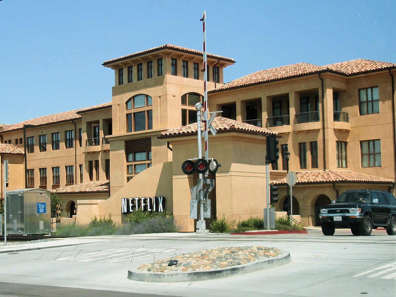 ภาพประกอบ: Netflix headquarters