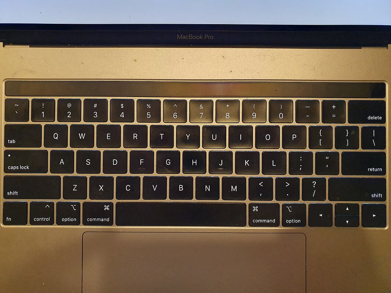 ภาพประกอบ: US keyboard on MacBook Pro 15-inch 2018