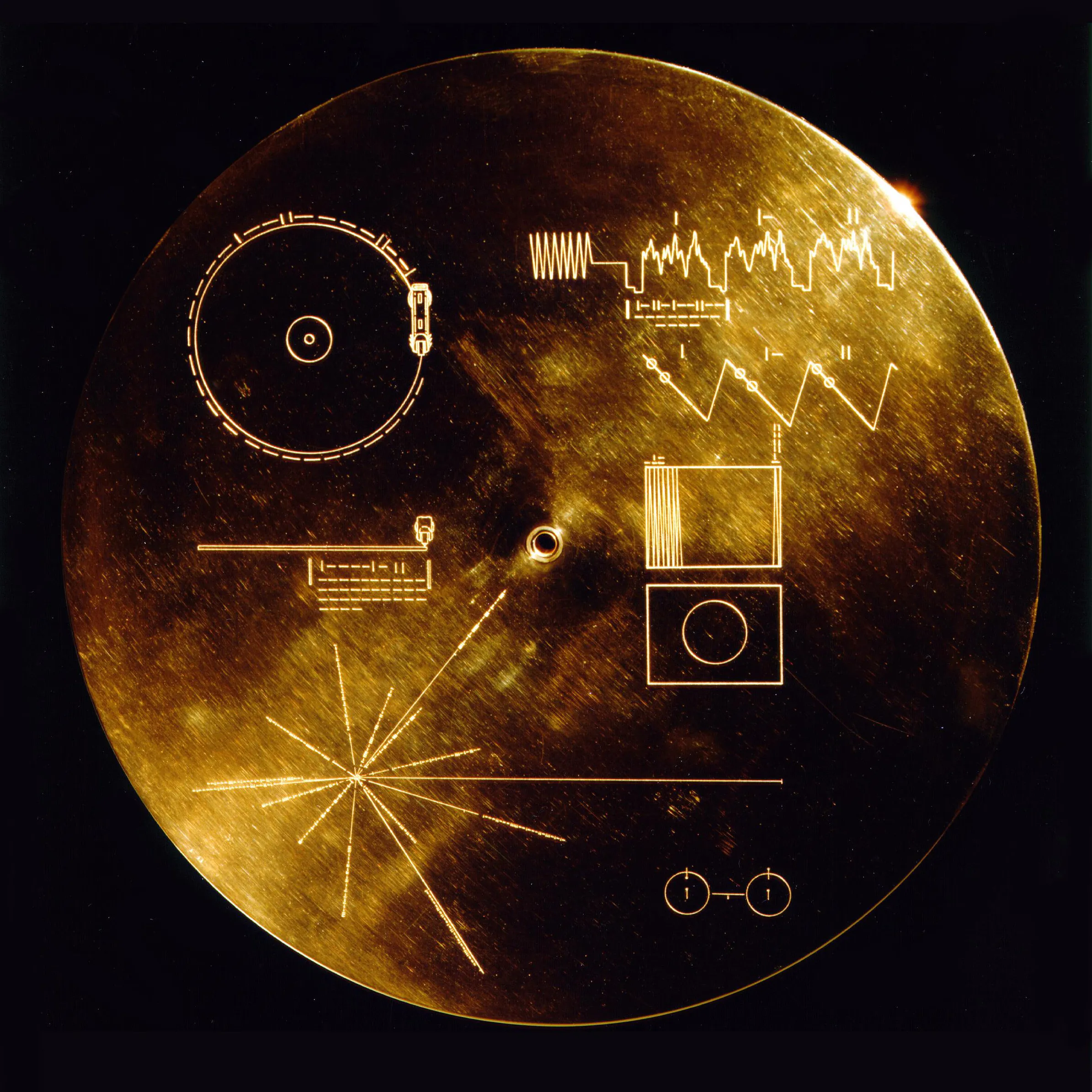 ภาพสลักปกแผ่นเสียง Voyager Golden Record