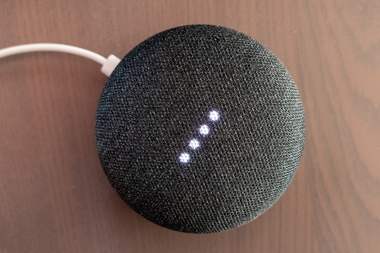 ภาพประกอบ: Google Home Mini