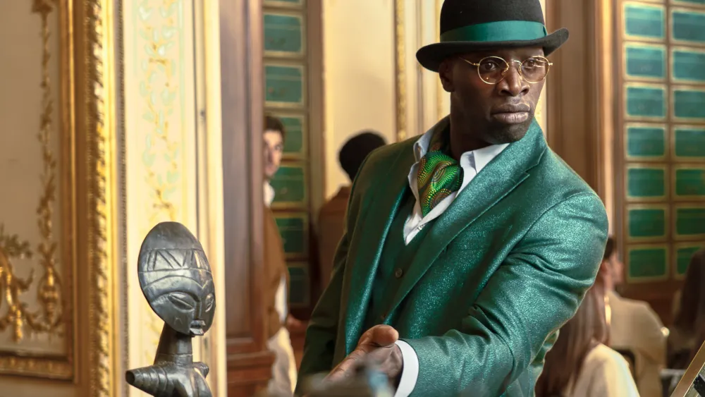 ภาพโปรโมตทางการจาก Netflix (ภาพประชาสัมพันธ์) ผ่าน Variety ประกอบข่าว Omar Sy นั่งแท่น co-showrunner ใน Lupin ซีซั่นใหม่พร้อมขยายขอบเขตเรื่องราว