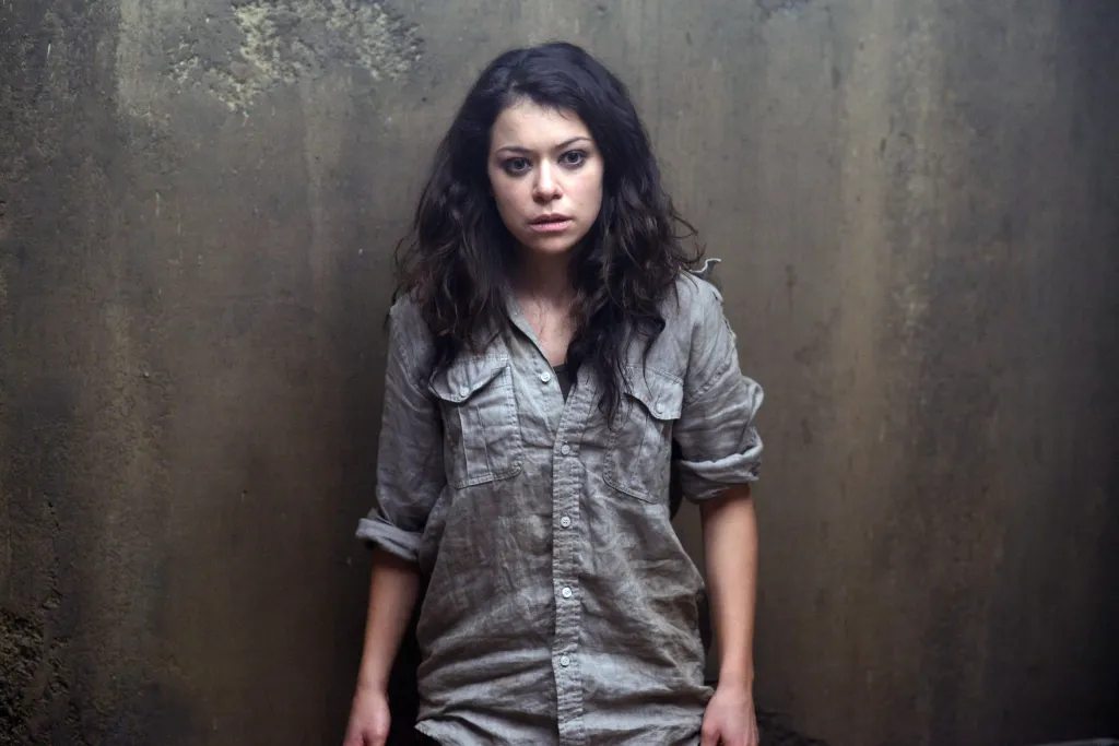ภาพโปรโมตทางการจาก HBO Max (ภาพประชาสัมพันธ์) ผ่าน Deadline ประกอบข่าว Orphan Black ซีรีส์ไซไฟชื่อดังมาลงสตรีมพร้อมกันที่ HBO Max และ Peacock