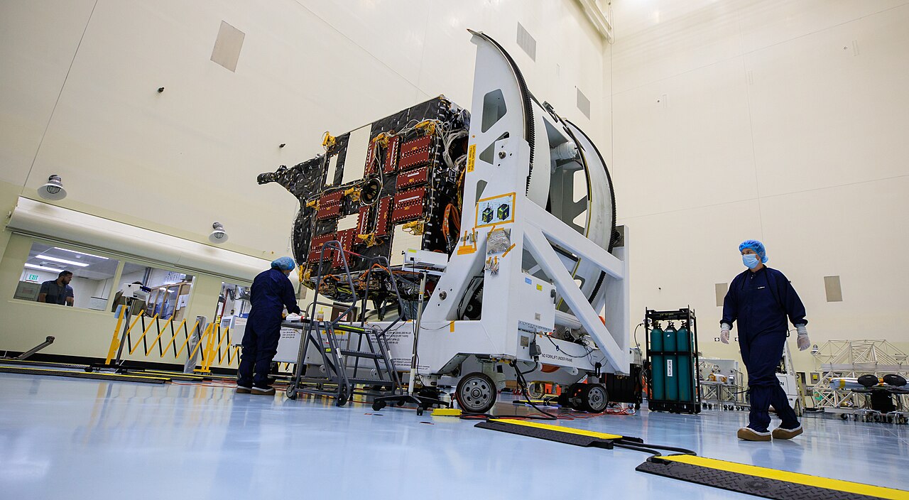 ภาพประกอบ: Psyche Spacecraft Unwrapped (KSC-20220503-PH-ILW01 0062)
