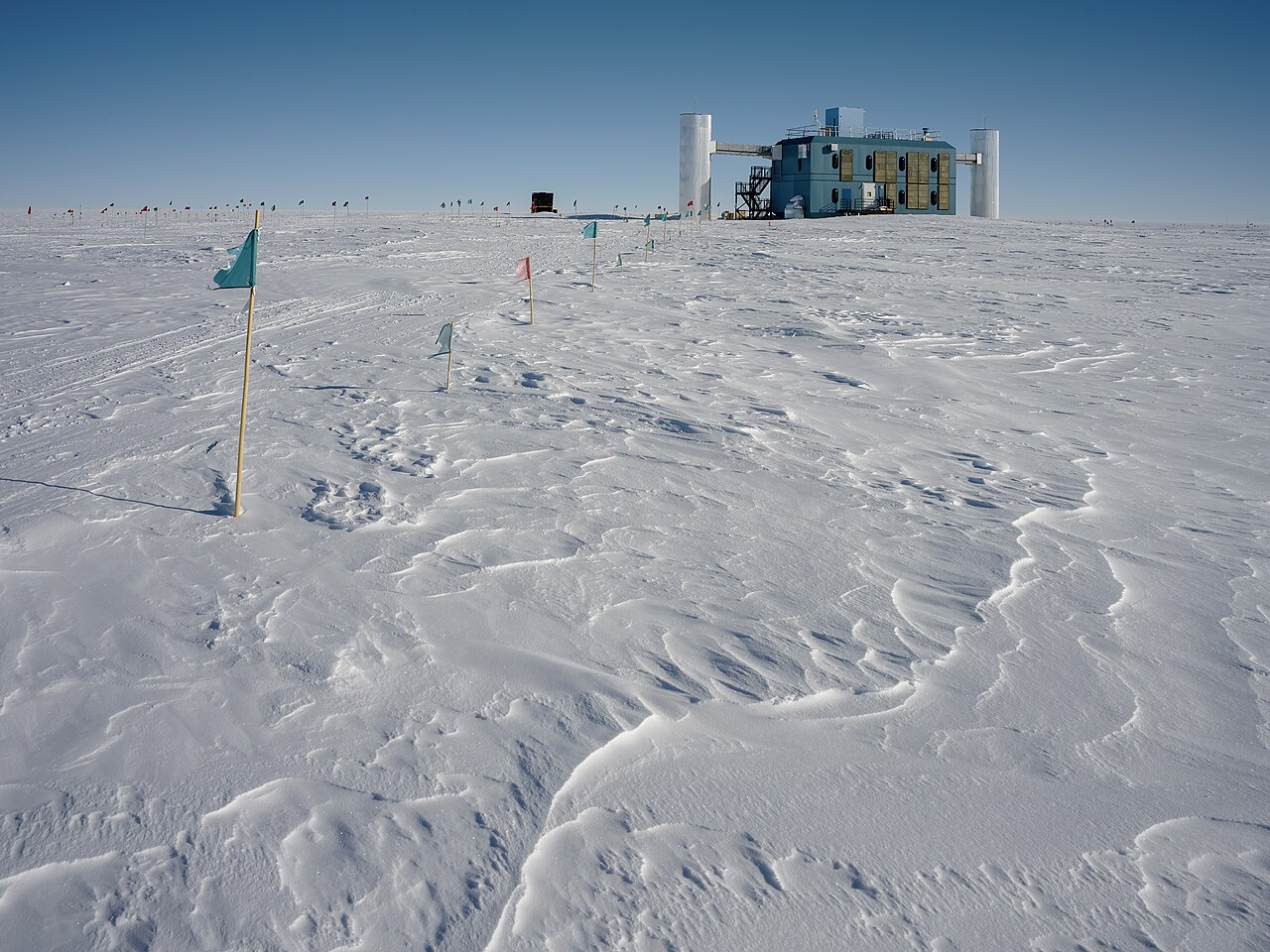 ภาพประกอบ: IceCube Neutrino Observatory in 2023