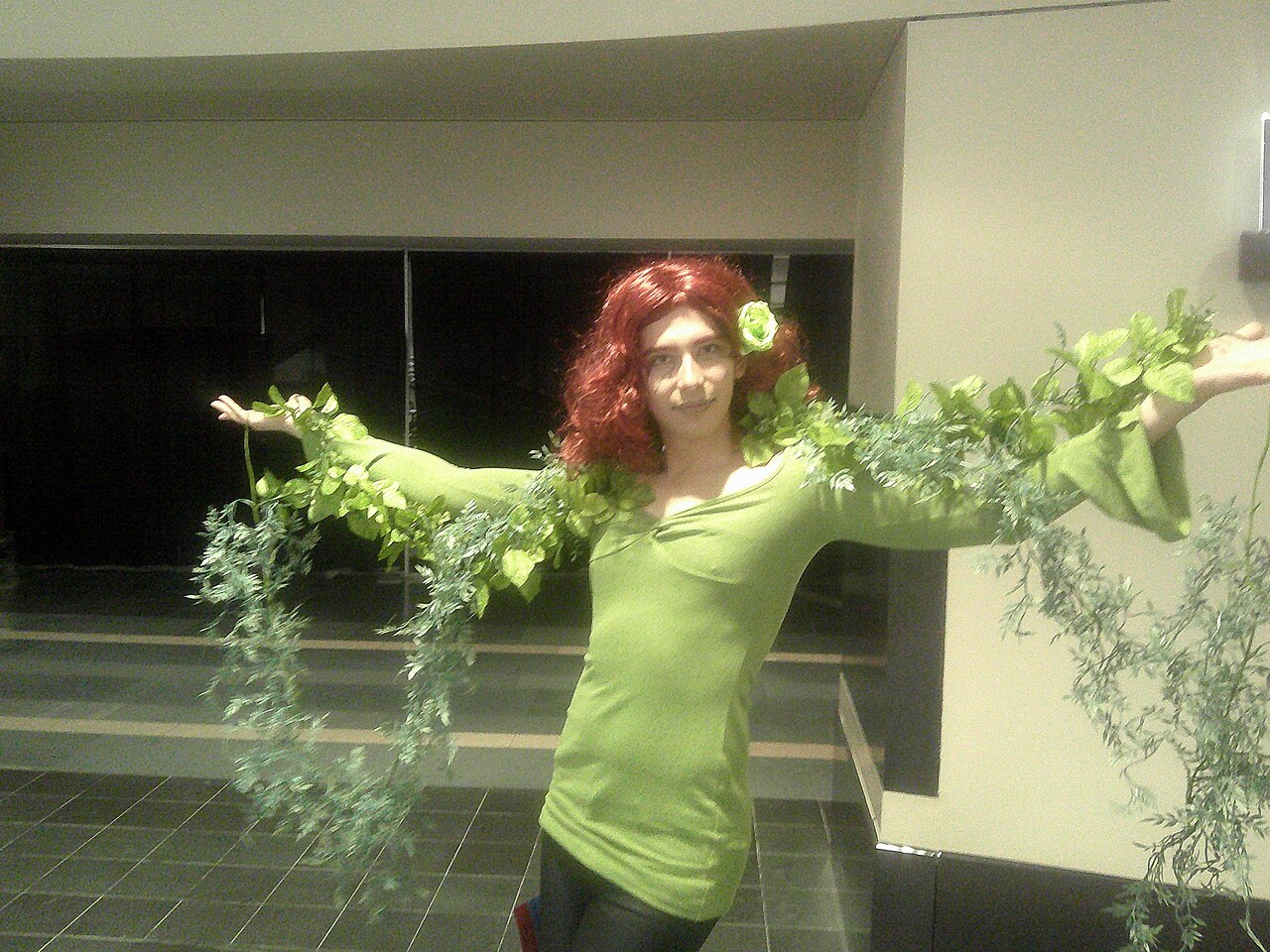 ภาพประกอบ: Poison Ivy cosplayer at Anime Boston 2026 - 20260403 1208PM