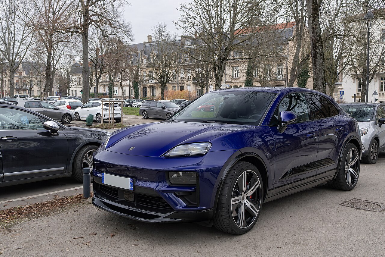 ภาพประกอบ: Porsche Macan Turbo