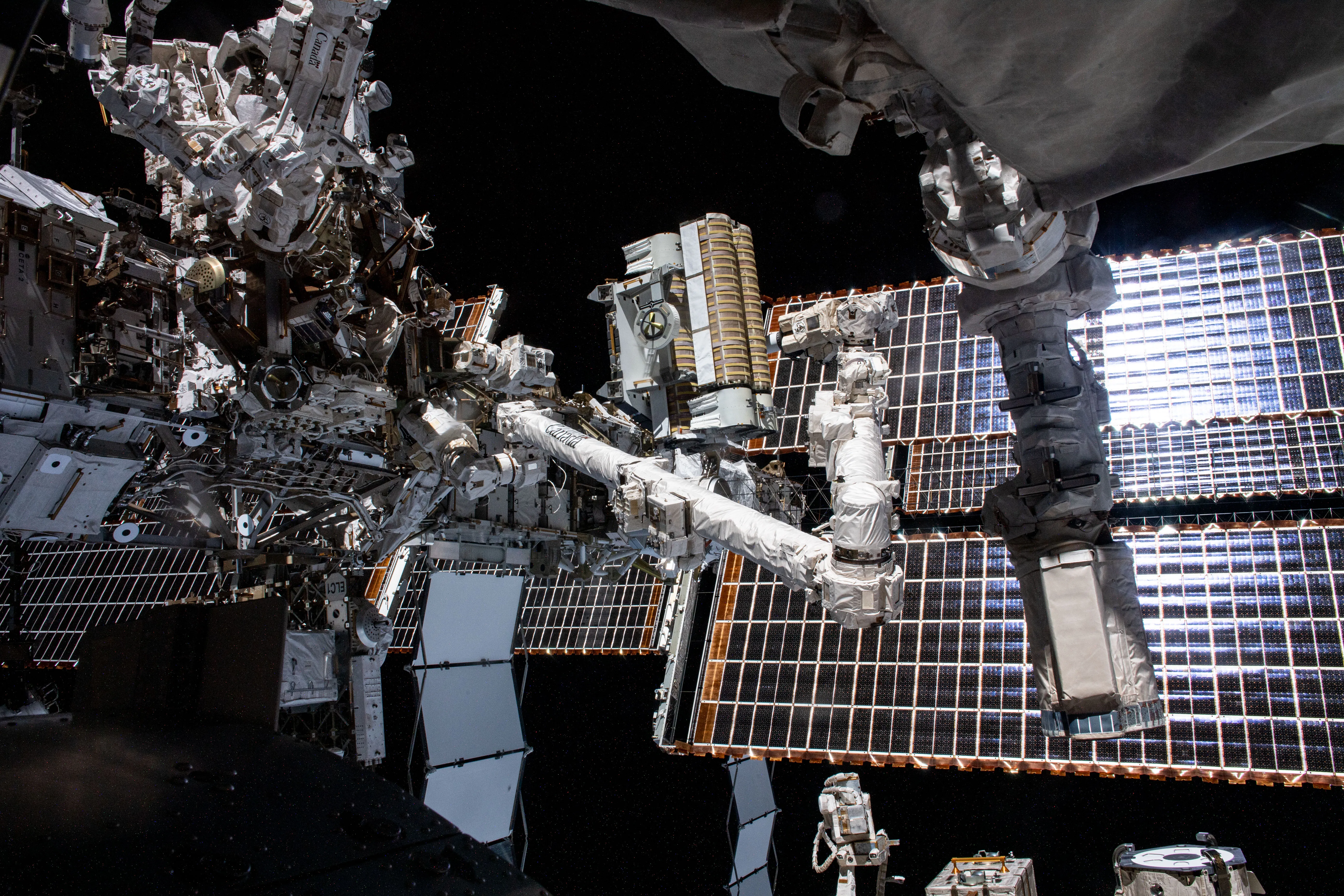 ภาพจาก NASA ประกอบข่าว NASA อัปเกรดระบบพลังงานสถานีอวกาศนานาชาติด้วยแผงโซลาร์เซลล์รุ่นใหม่