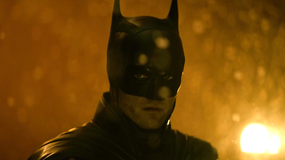 ภาพโปรโมตทางการจาก DC Studios (ภาพประชาสัมพันธ์) ผ่าน Variety ประกอบข่าว Robert Pattinson ชื่นชม Steven Soderbergh ช่วยถ่าย Batman 2 ต่อหลัง Matt Reeves ขอพักงาน