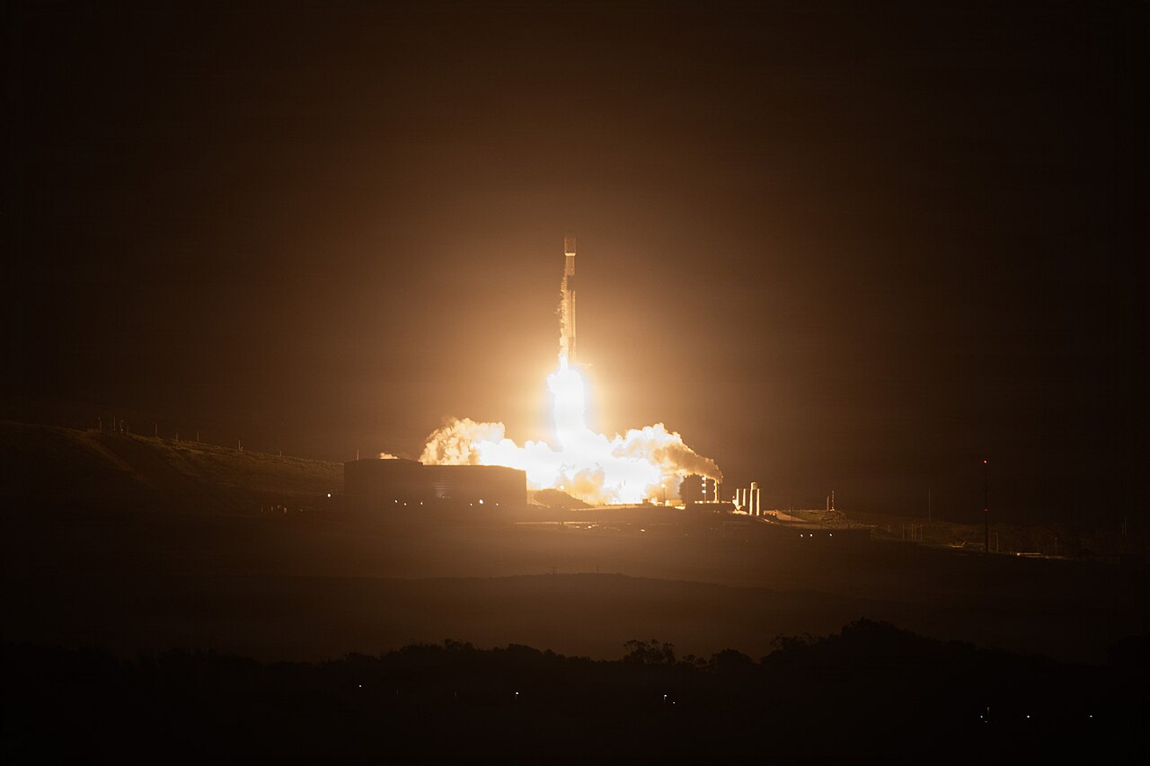 ภาพประกอบ: Vandenberg Launches Starlink Mission Aboard Falcon 9 Rocket