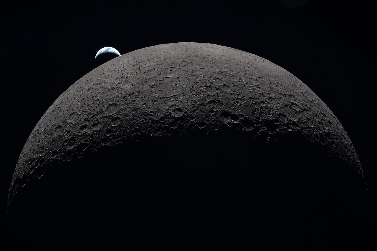 ภาพประกอบ: A New View of the Moon