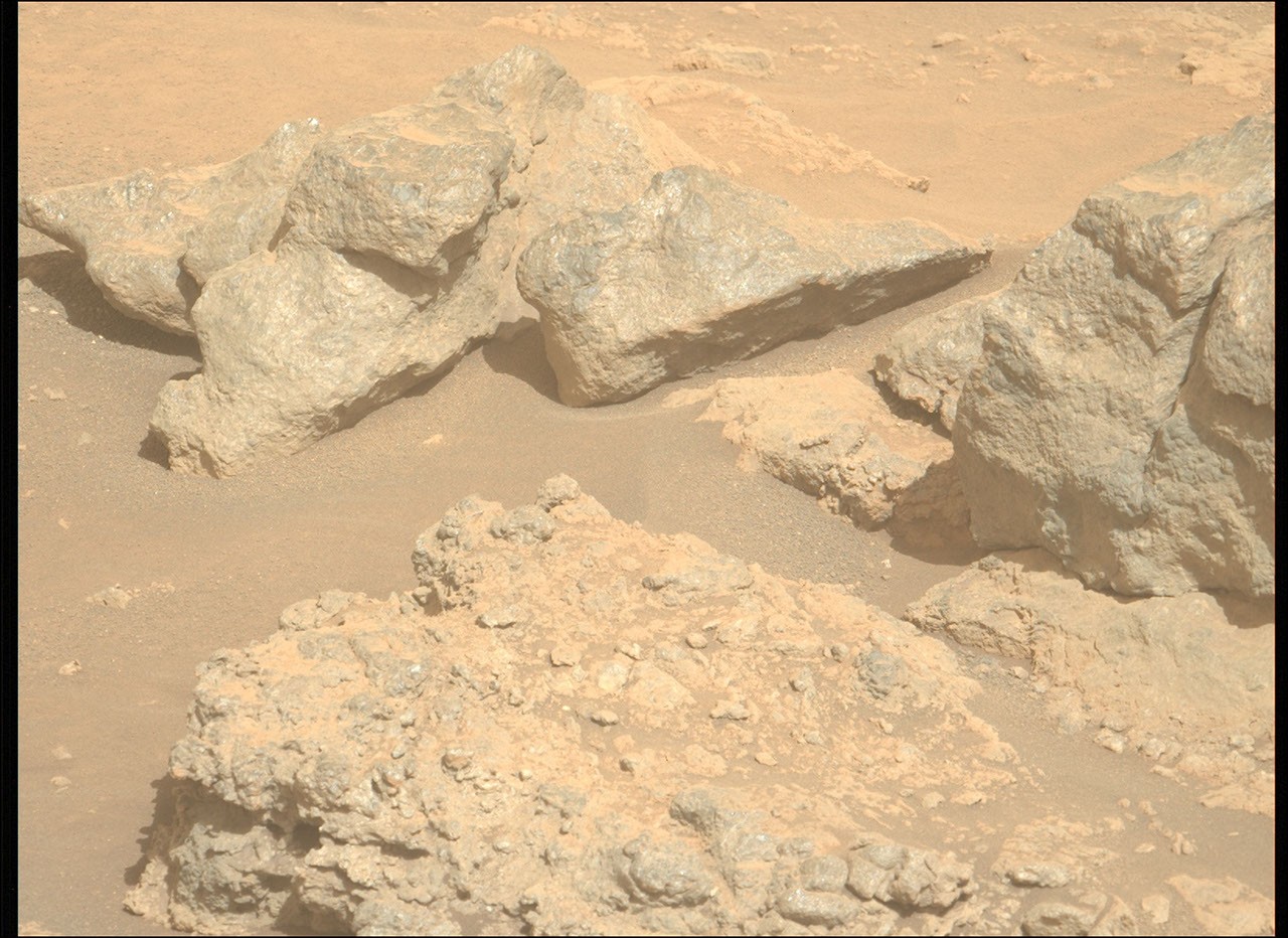 ภาพจาก NASA ประกอบข่าว ยาน Mars 2020 ของ NASA พบจุดหินสองชนิดบรรจบกันใกล้ขอบหลุม Jezero บนดาวอังคาร