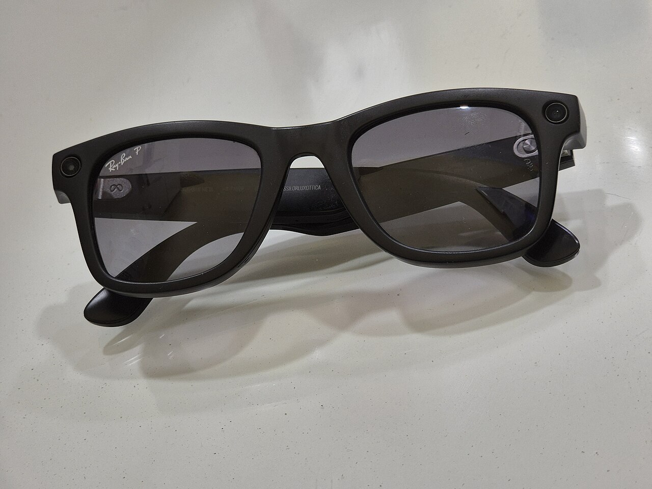 ภาพประกอบ: Rayban x Meta glasses Generazione 2 con lenti Polaroid, wayfarer