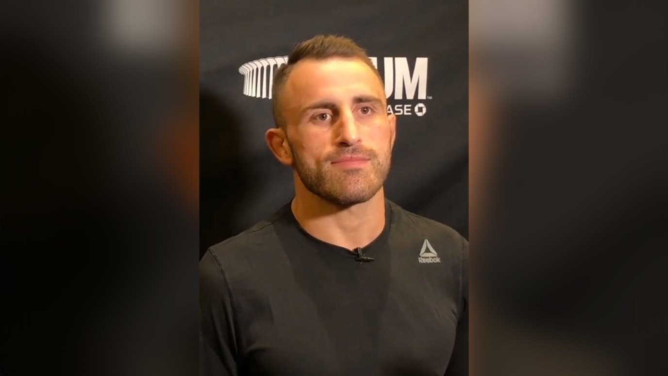 ภาพประกอบ: Alexander Volkanovski at UFC 232